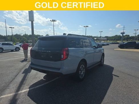 Used 2025 Ford Expedition Active RWD image 3