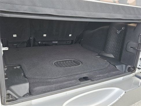 Used 2018 Jeep Wrangler Unlimited Sahara image 10