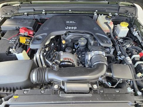 Used 2021 Jeep Gladiator Sport image 30
