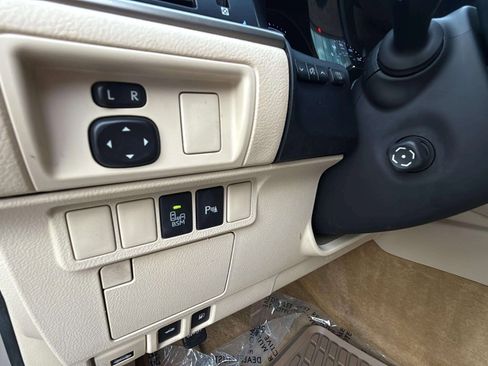 Used 2014 Lexus ES 300h image 34