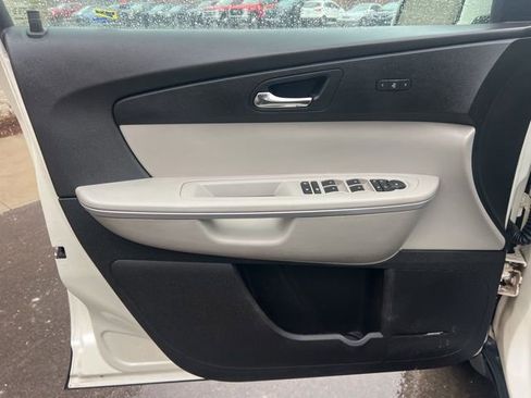 Used 2009 GMC Acadia SLT w/ Technology Package FWD image 22