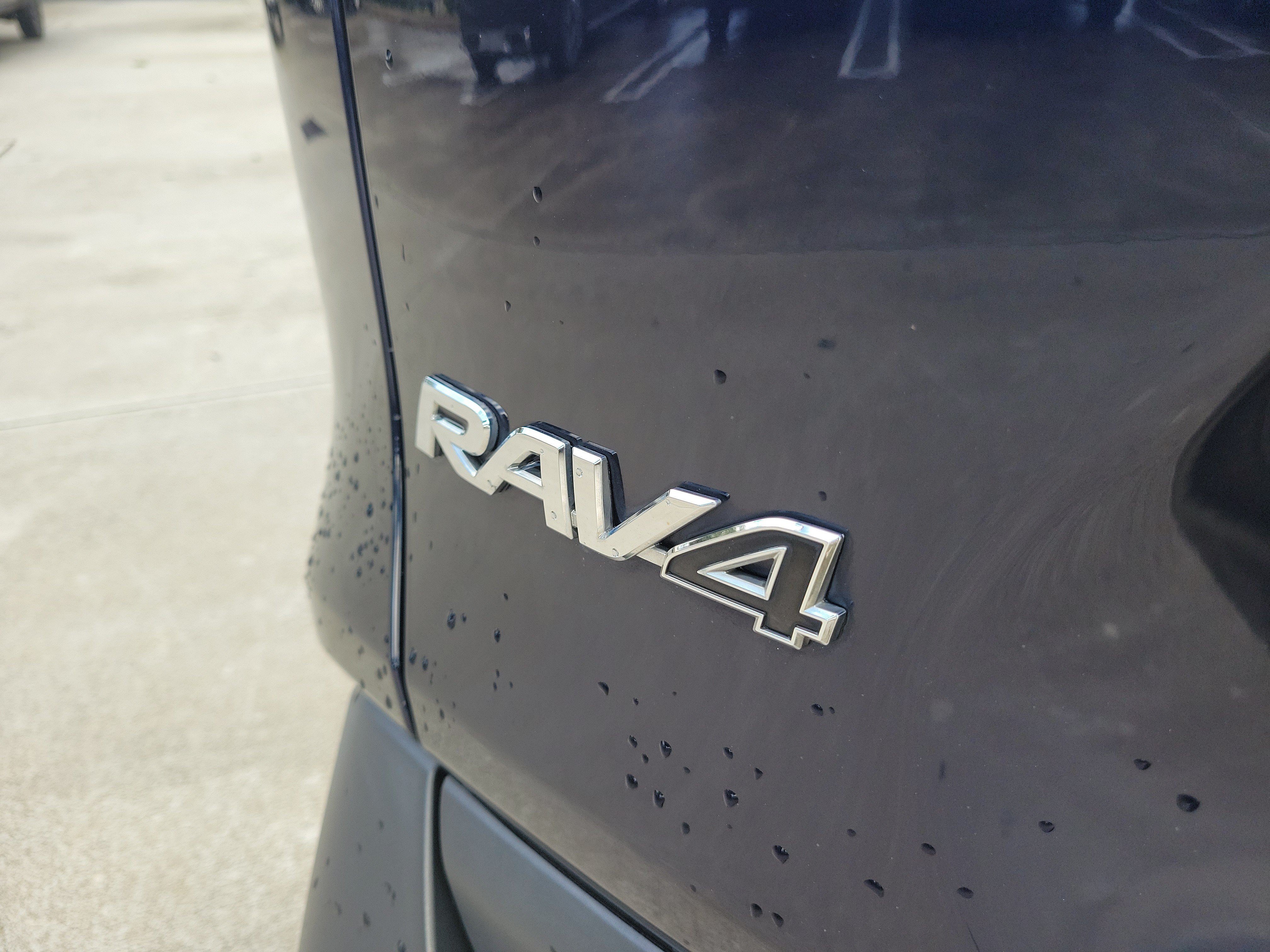 Used 2019 Toyota RAV4 XLE Premium FWD image 10