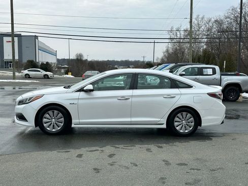 Used 2016 Hyundai Sonata SE image 2