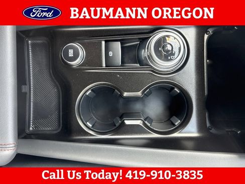 Used 2025 Ford Explorer Active AWD/4WD image 25