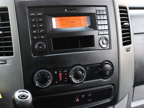 Used 2016 Mercedes-Benz Sprinter 2500 image 30