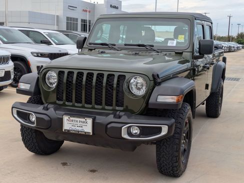 Used 2023 Jeep Gladiator Sport image 7