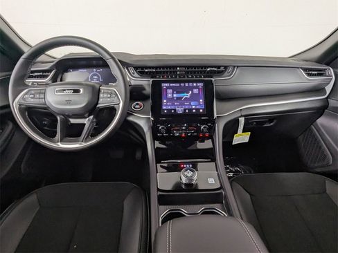 New 2025 Jeep Grand Cherokee Altitude image 16