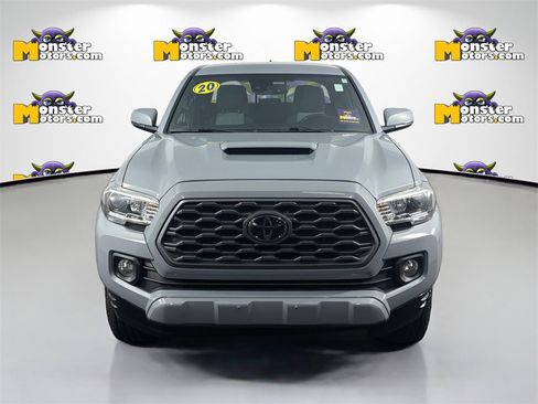 Used 2020 Toyota Tacoma TRD Sport image 2