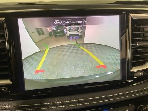 Used 2022 Chrysler Pacifica Touring-L image 12