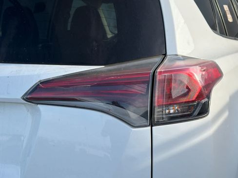 Used 2016 Toyota RAV4 XLE FWD image 17