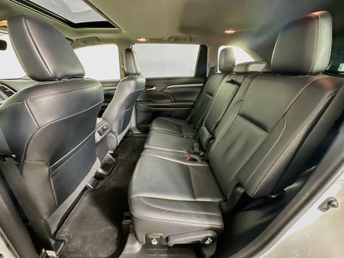 Used 2017 Toyota Highlander Limited FWD image 30