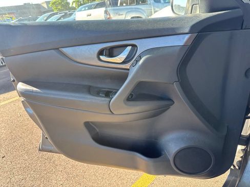 Used 2015 Nissan Rogue S FWD image 9