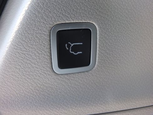Used 2023 Chrysler Pacifica Touring-L FWD image 18