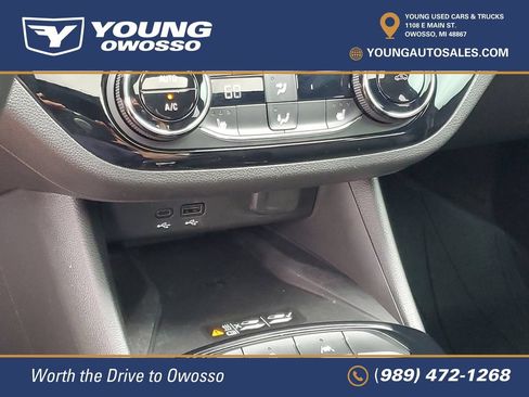 Used 2025 Buick Envista Sport Touring w/ Experience Buick Package FWD image 20