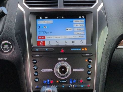 Certified 2019 Ford Explorer Limited w/ Ford Safe & Smart Package FWD image 18