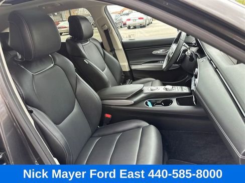 Used 2025 Genesis GV70 2.5T w/ Select Package image 18