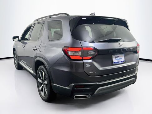 Used 2023 Honda Pilot Touring image 7
