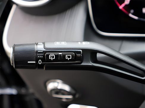 Certified 2025 Mercedes-Benz GLC 43 AMG GLC 43 AMG image 40