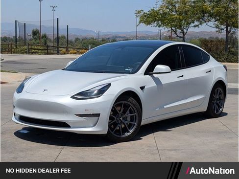 Used 2023 Tesla Model 3 Standard Range RWD image 1