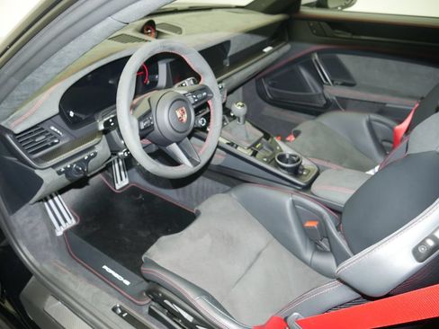 Certified 2025 Porsche 911 GT3 RWD image 5
