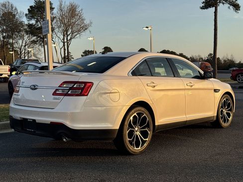 Used 2013 Ford Taurus SHO image 10
