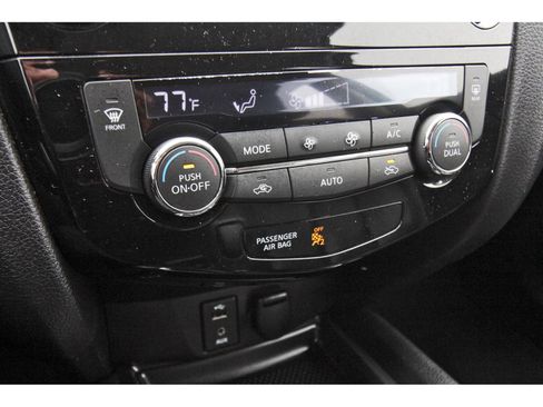 Used 2016 Nissan Rogue SL w/ SL Premium Package image 28