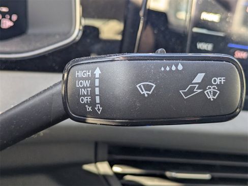 Used 2025 Volkswagen Jetta SE image 25