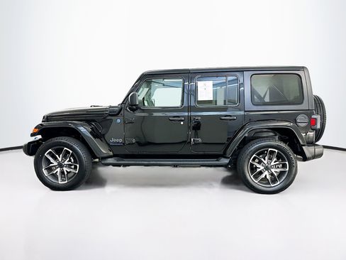 Used 2024 Jeep Wrangler Unlimited w/ Convenience Group AWD/4WD image 4