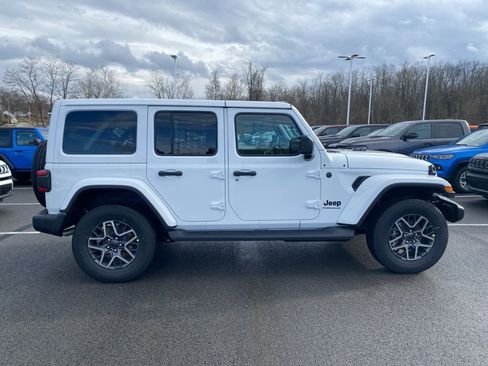 New 2026 Jeep Wrangler Unlimited Sahara AWD/4WD image 2