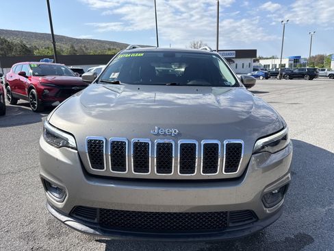 Used 2019 Jeep Cherokee Latitude Plus w/ Cold Weather Group AWD/4WD image 8