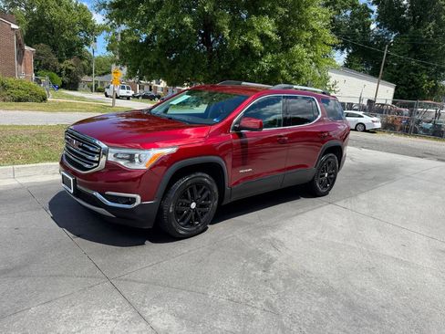 Used 2018 GMC Acadia SLT FWD image 2