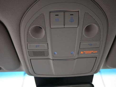 Used 2023 Genesis G70 2.0T image 41