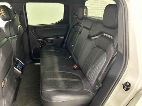 Used 2022 Rivian R1T Adventure AWD/4WD image 21