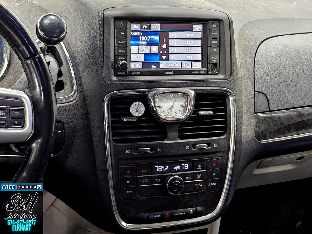 Used 2013 Chrysler Town & Country Touring FWD image 7