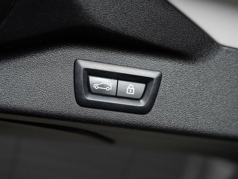 Used 2022 BMW X7 xDrive40i w/ Premium Package image 28