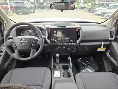 New 2025 Nissan Frontier SV w/ SV Convenience Package RWD image 12