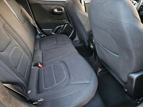 Used 2020 Jeep Renegade Latitude w/ UConnect 8.4 Nav Group image 20