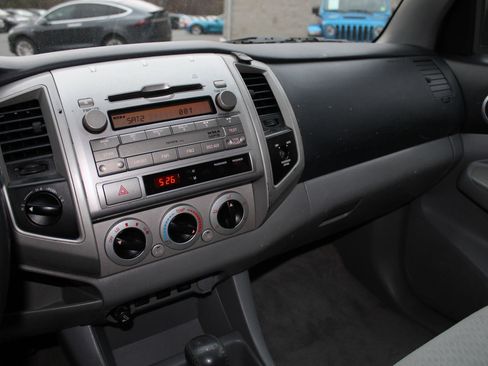 Used 2011 Toyota Tacoma 4x4 Access Cab image 10