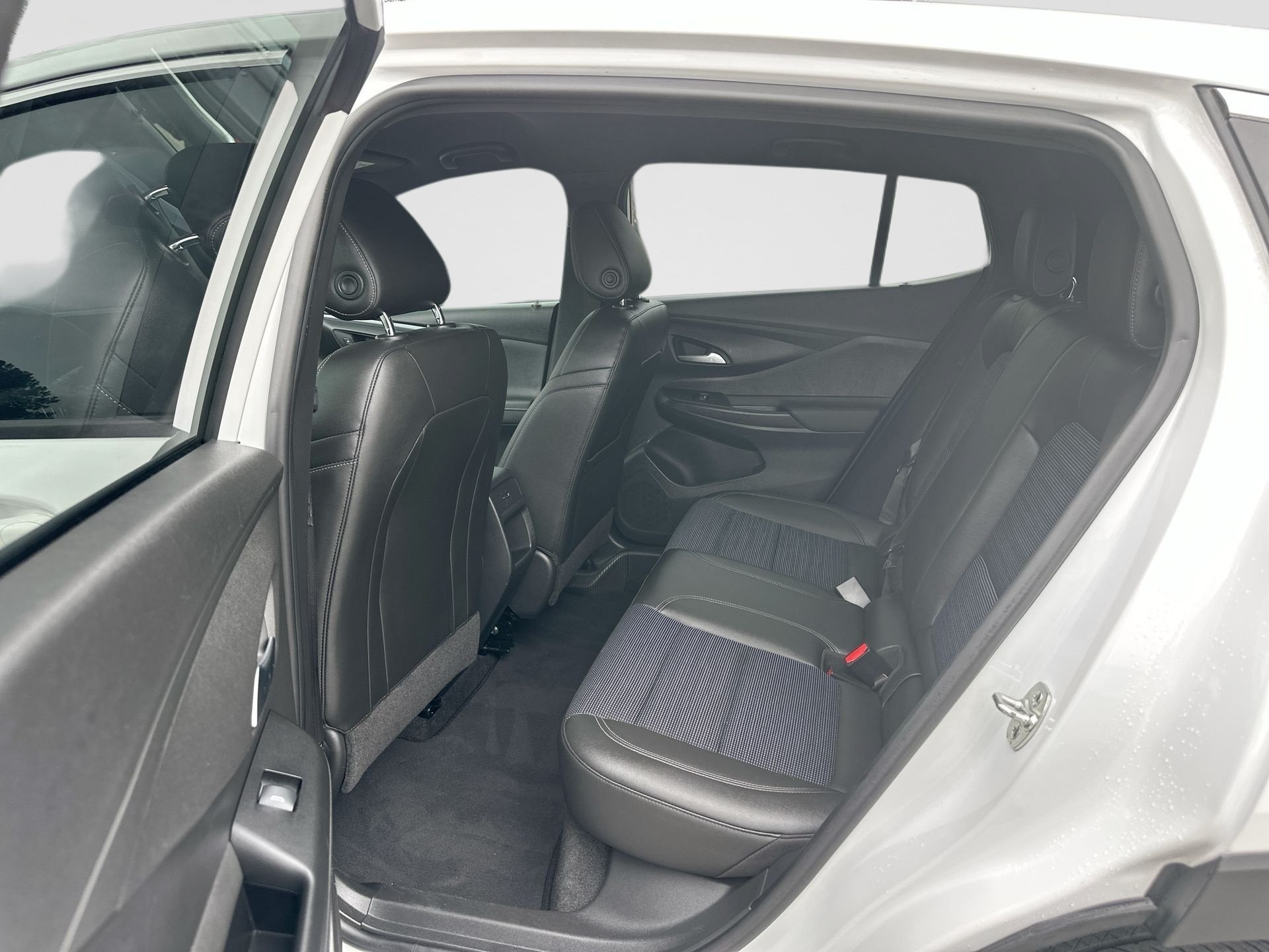 Used 2024 Buick Envista Preferred w/ Advanced Safety Package FWD image 24