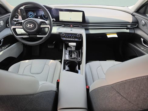 New 2026 Hyundai Elantra Limited FWD image 18