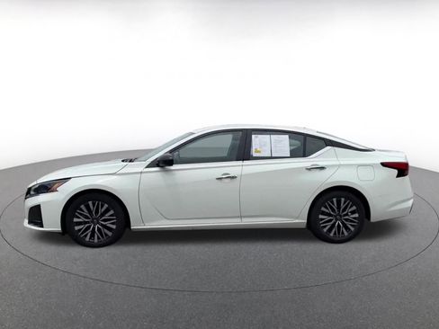 Used 2025 Nissan Altima 2.5 SV FWD image 9