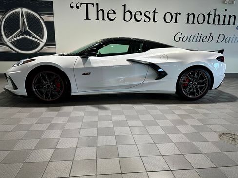 Used 2023 Chevrolet Corvette Stingray Premium Conv w/ Z51 Performance Package RWD image 7