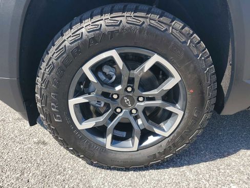 New 2026 Chevrolet Equinox ACTIV w/ Convenience Package III AWD/4WD image 10
