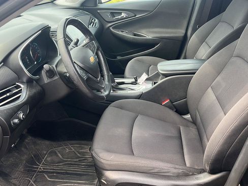 Used 2018 Chevrolet Malibu LT FWD image 2