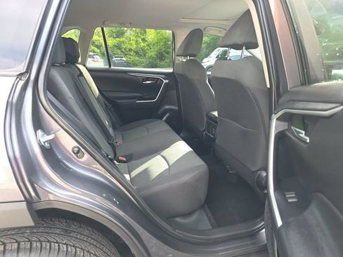 Used 2021 Toyota RAV4 XLE w/ Convenience Package FWD image 17