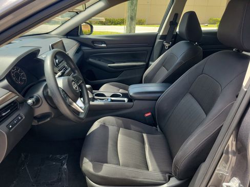 Used 2024 Nissan Altima 2.5 SV FWD image 17