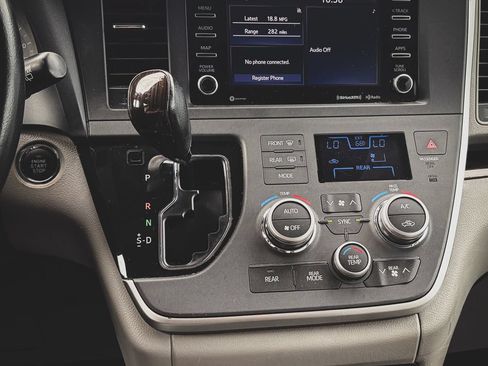 Used 2020 Toyota Sienna XLE AWD/4WD image 14
