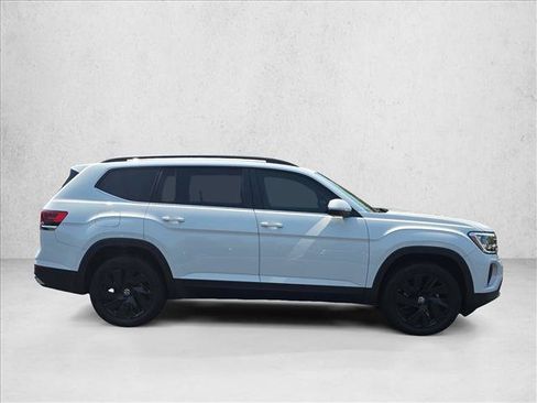Used 2024 Volkswagen Atlas SE w/ Black Wheel Package FWD image 4