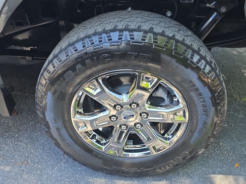 Used 2023 Ford F150 Lariat w/ Trailer Tow Package AWD/4WD image 9