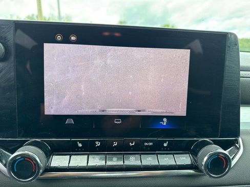 Used 2023 Chevrolet Colorado LT w/ LT Convenience Package II AWD/4WD image 27